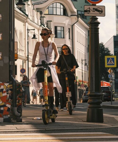 У Чернівцях заборонили прокат електросамокатів Bolt і Vevi