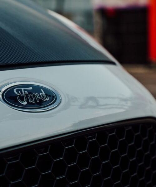 Ford запускає AI Assistant для діагностики авто через мобільний додаток