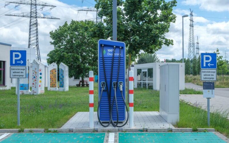 Зарядні станції для електромобілів в Угорщині