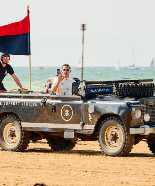 Пікап Land Rover Денієла Крейґа виставили на аукціон у США