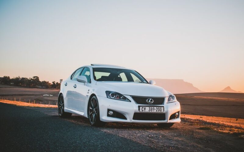 Новий Lexus ES 2027 з електричною та гібридною версіями