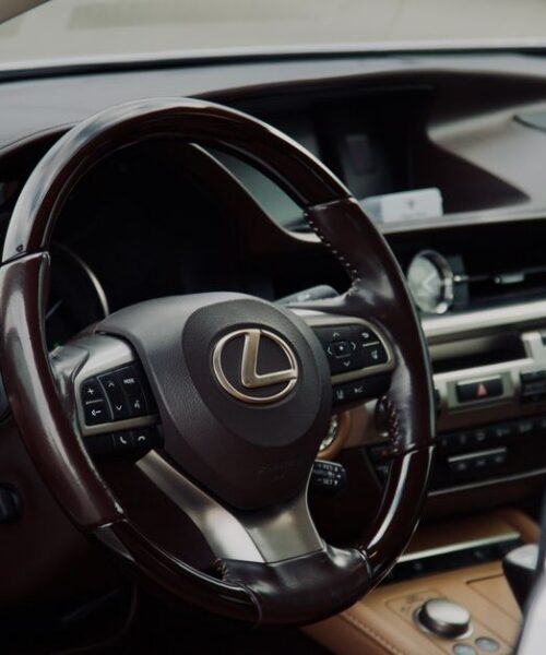 Lexus випускає обмежену серію IS 2027 з унікальним дизайном