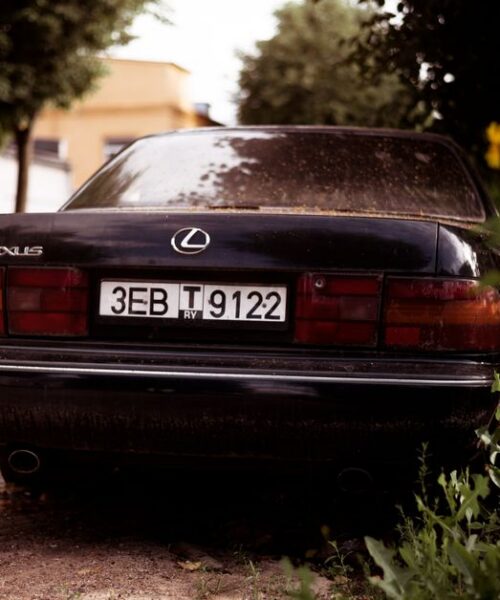 Розкішний Lexus LS 400: знахідка з мінімальним пробігом у США
