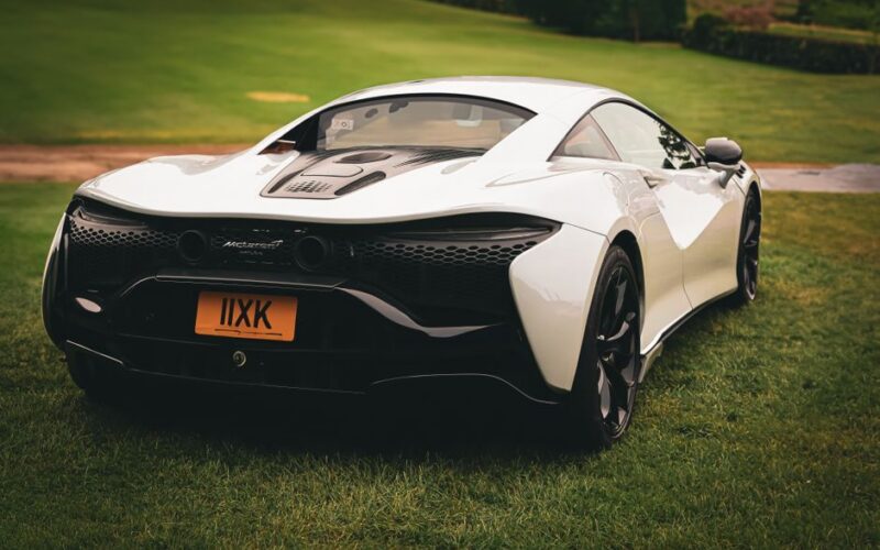 McLaren McL 6 GT з механічною коробкою передач у стилі 70-х