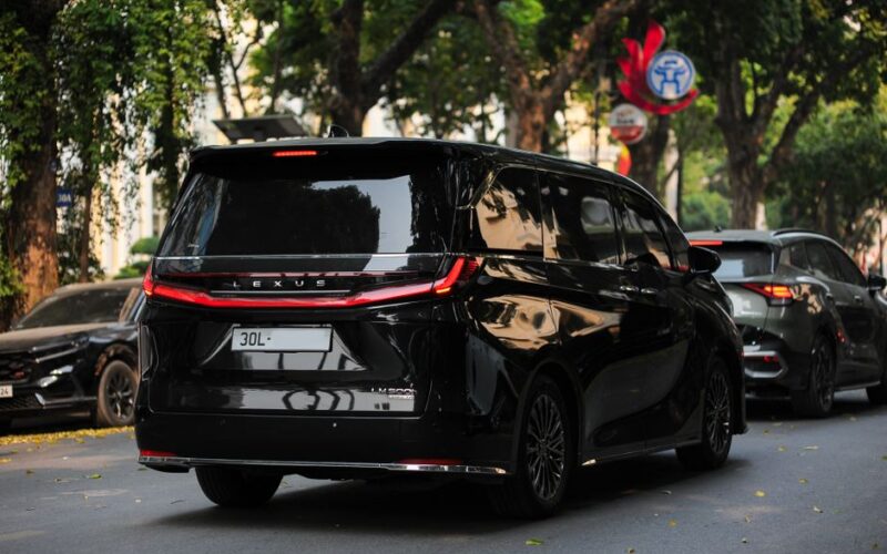 Nissan Elgrand з новою системою шумопоглинання