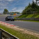 Porsche Taycan електромобіль на дорозі