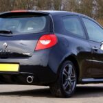 Renault Clio хетчбек у міському пейзажі