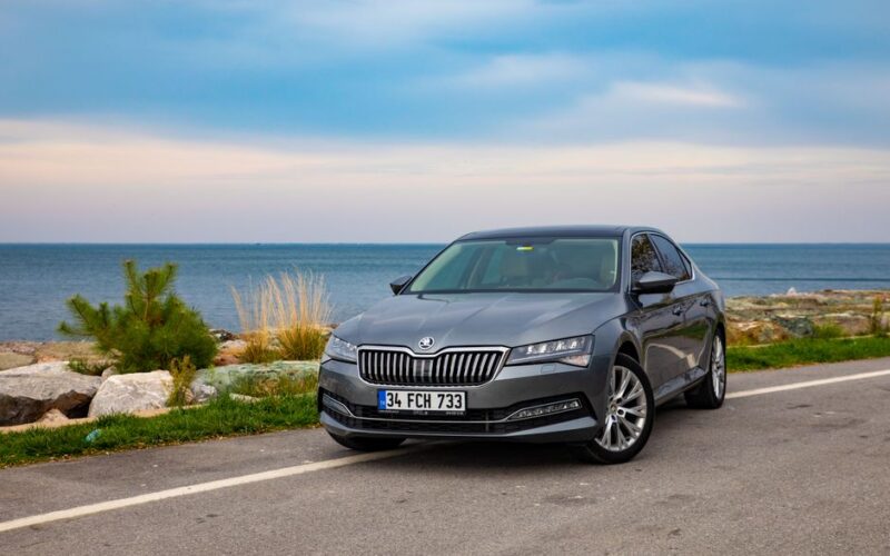 Оновлена Skoda Slavia з новими технологіями в Індії