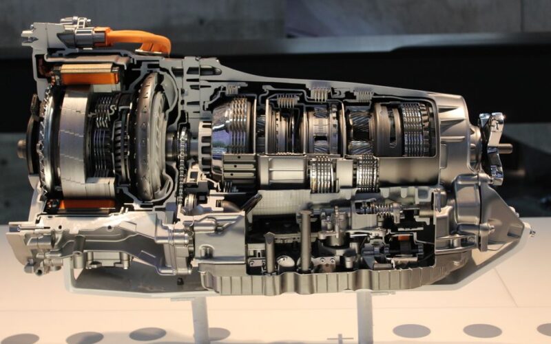 Новий суперкар Spyker C8 Preliator з механічною трансмісією
