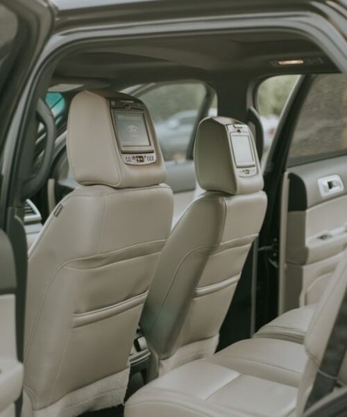 Freelander 8: гібридний кросовер з великим екраном на 46 дюймів