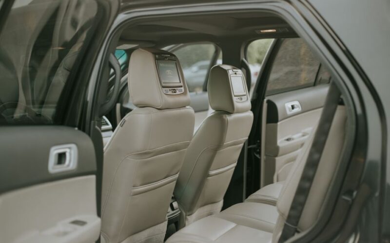 Інтер'єр Freelander 8 з великим 46-дюймовим екраном