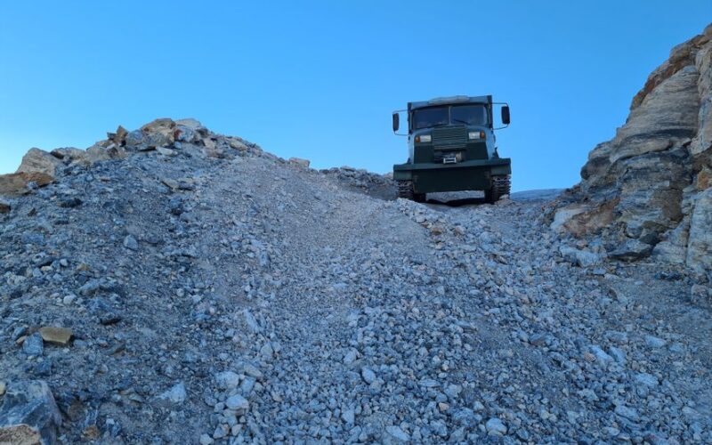 Електровантажівка Tatra Force e-Drive на бездоріжжі