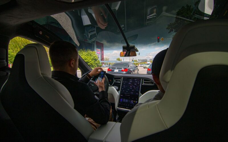 Оновлений Tesla Roadster під брендом SpaceX