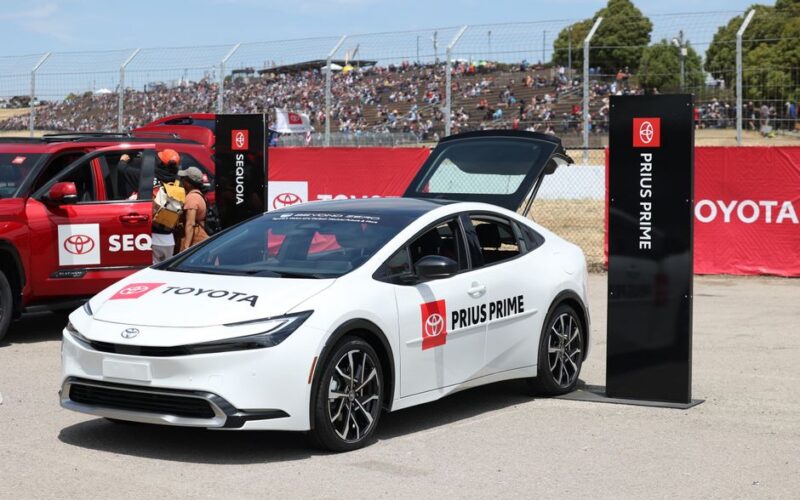 Toyota Prius, перший серійний гібридний автомобіль