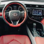 Оновлений салон Toyota Camry 2027 з великим тачскріном