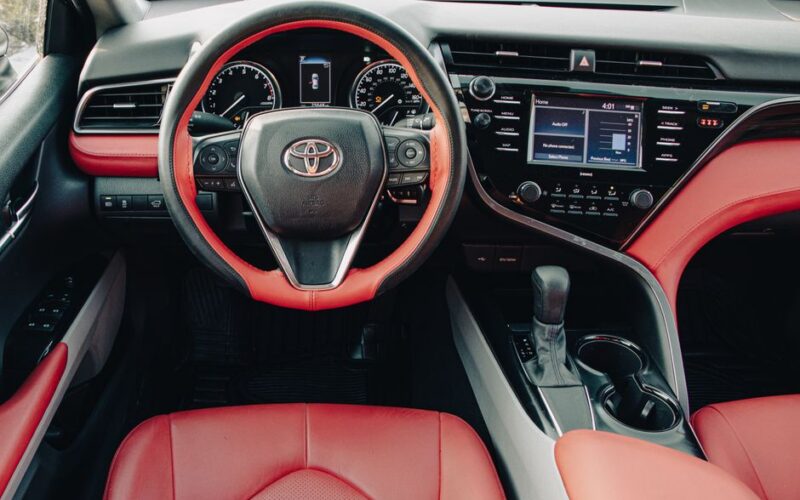 Відкликання Toyota Camry через проблеми з дисплеєм