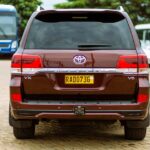 Розкішний інтер'єр Land Cruiser 70 з білою шкірою від Black Box