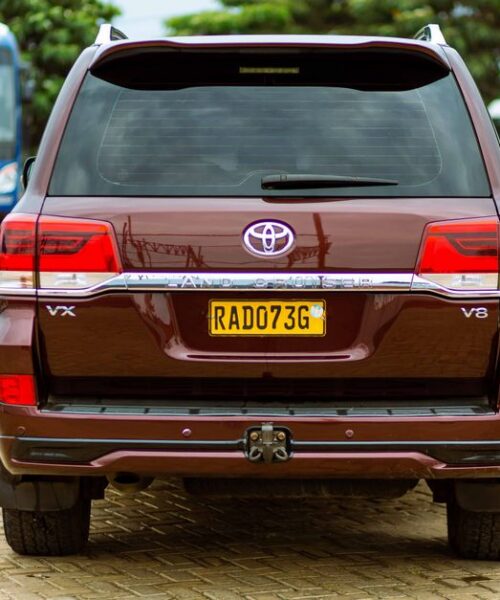 Black Box перетворює Land Cruiser 70 на розкішний позашляховик