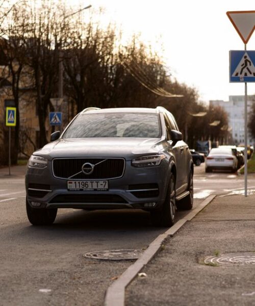 Volvo EX60 попереджатиме про небезпеку на дорозі