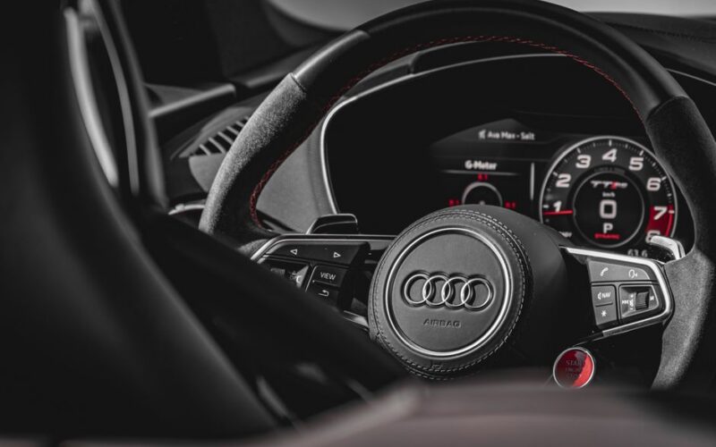Audi Nuvolari гібридний суперкар на презентації в Італії