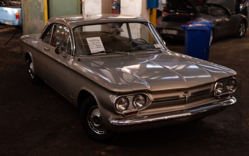 Рідкісні автомобілі Chevrolet Chevelle з колекції в гаражі