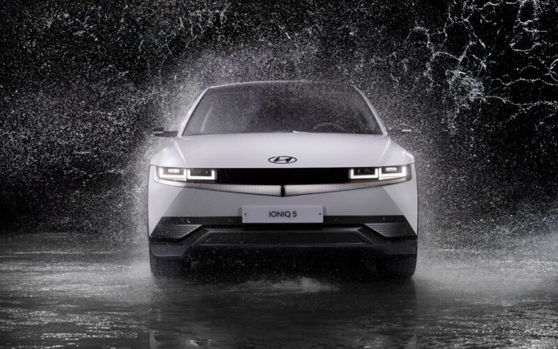 Hyundai Ioniq 5 у вигляді роботаксі для Waymo