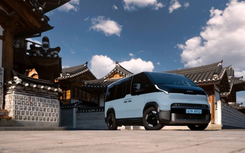 Новий електрофургон Kia PV7 на виставці у Ганновері