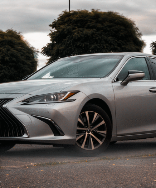 Lexus LS 500h отримує оновлення з панорамним дахом