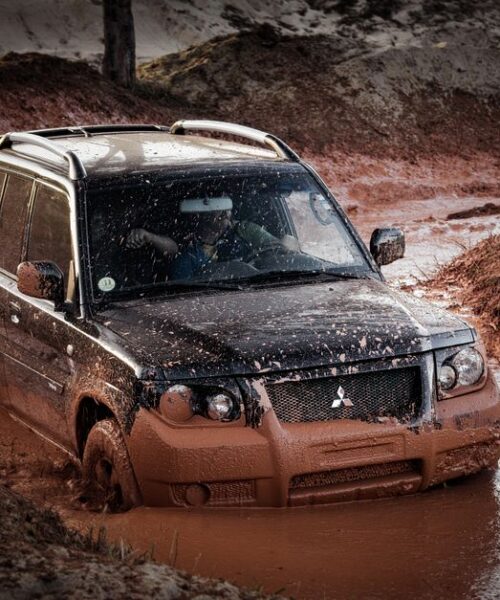 Mitsubishi Pajero коштуватиме значно дешевше за Toyota Land Cruiser 250