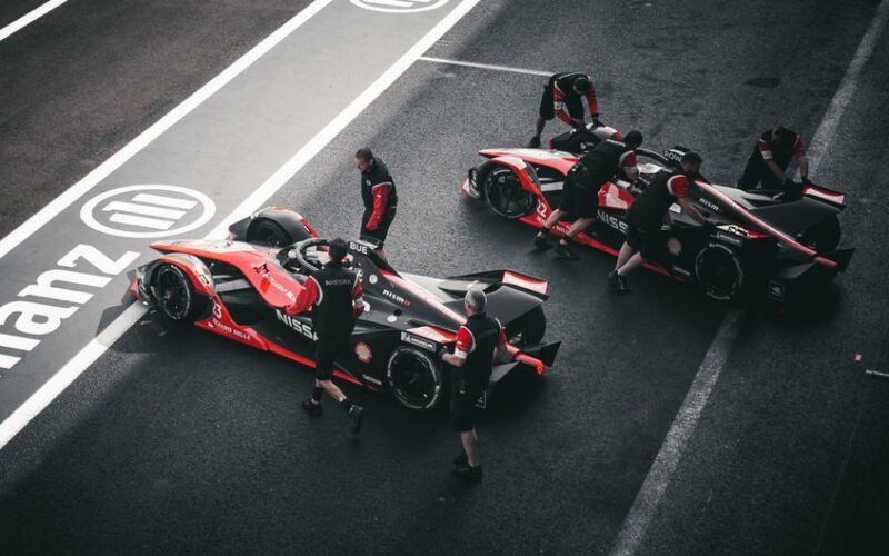 Прототип Nissan Wave під час випробувань у Європі