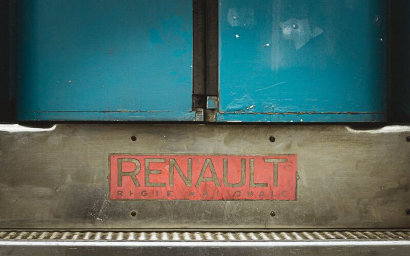 Оновлений дизельний фургон Renault Trafic під час тестування