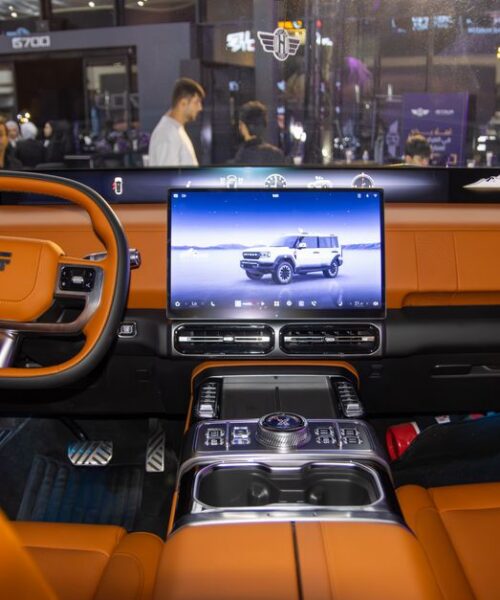 Rivian пропонує нові кольори для кросовера R2 у конфігураторі