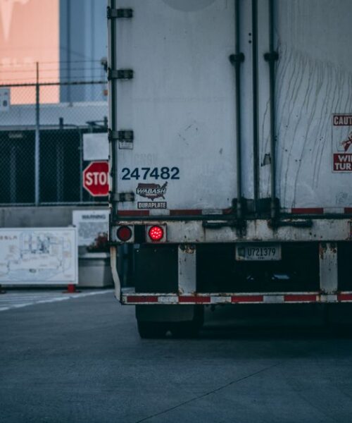 Tesla Semi: безкабінна вантажівка виходить на дороги Німеччини