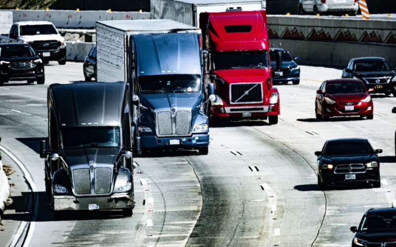Tesla Semi на шосе встановлює світовий рекорд дальності пробігу