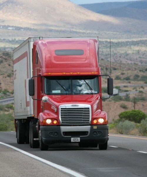 Tesla Semi: продажі електротранспорту можуть досягти 38% до 2030 року