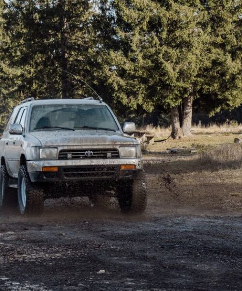 Toyota оновила Land Cruiser 300 з гібридною системою