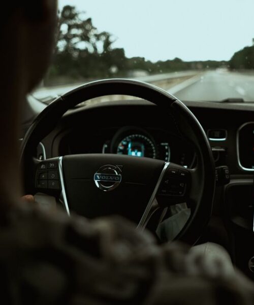 Volvo оновлює XC40 з новим дизайном та великим екраном